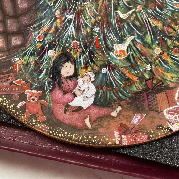 Anna Perenna Christmas Eve By P. Buckley Moss Plate with Certificate and Box - Picture 6 of 7